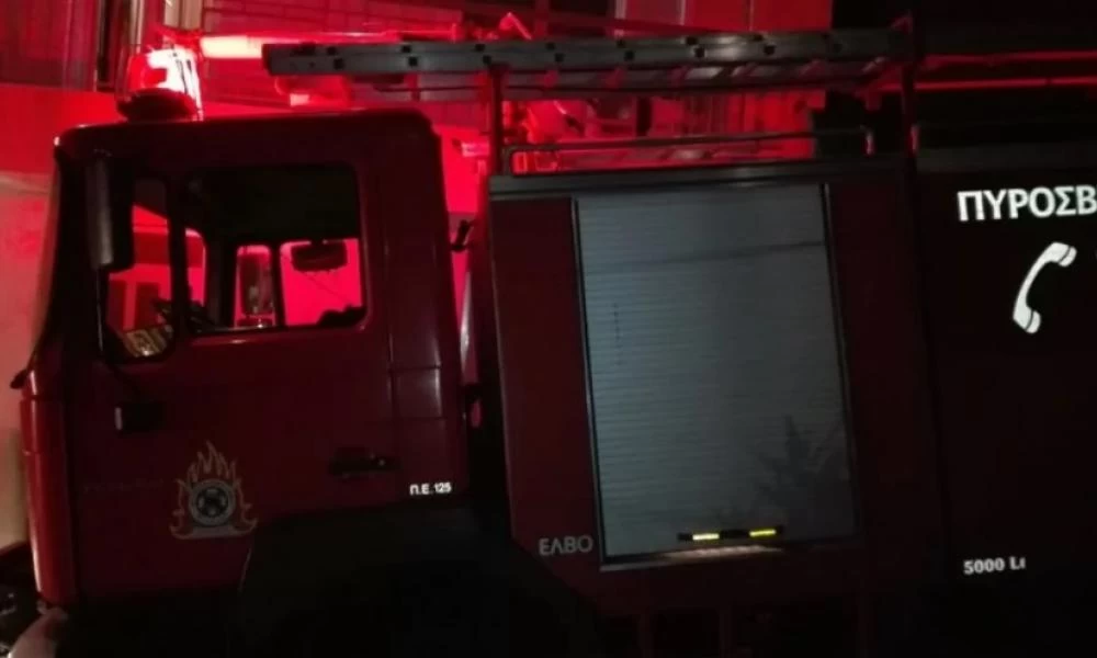 Φωτιά στο κέντρο της Αθήνας, στη Σατωβριάνδου